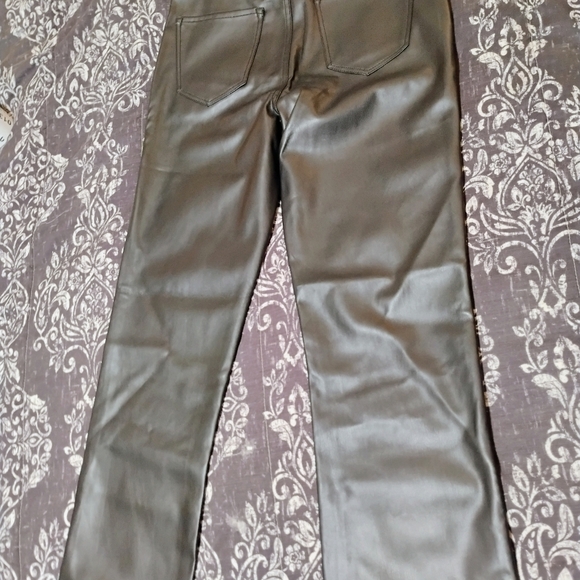Vibrant Sleek Black Leather Pants - Picture 6 of 9